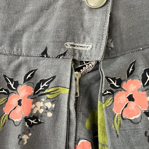 Vintage cotton skirt - Rare find - gray with florals & a vienna town scene - Picture 2 of 9